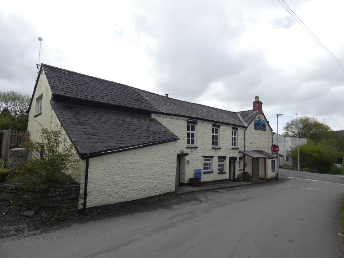 The Farmers Arms, Cwmdu Llanwddyn  Exterior photo