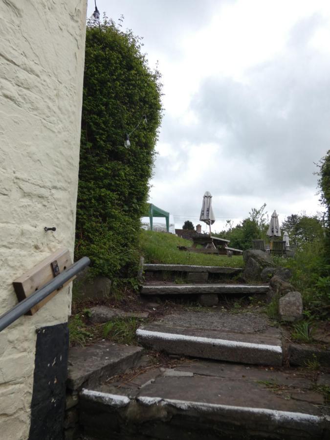 The Farmers Arms, Cwmdu Llanwddyn  Exterior photo
